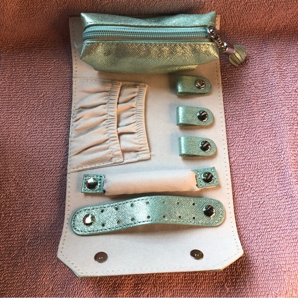 💚💚 Shimmering Mint Green Jewelry Roll 💚💚 - Picture 8 of 13